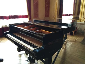 концертний рояль